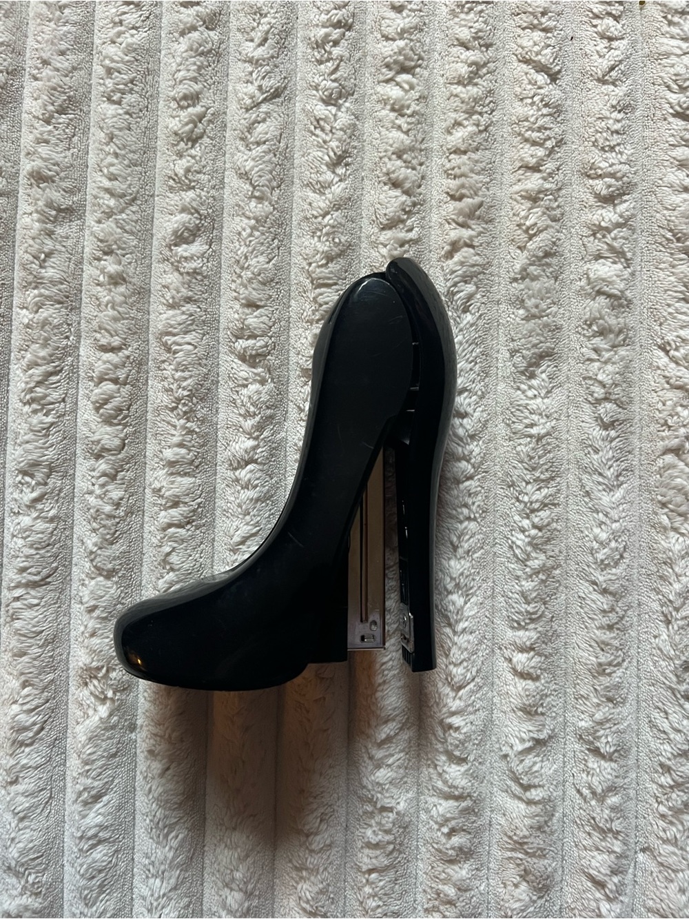 Elegant Black Women's High Heel Stapler - Sleek Desk Accessory
